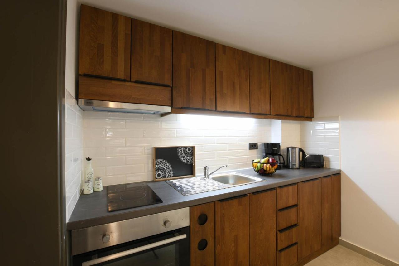 Orion Eco Suites Karteros Bagian luar foto