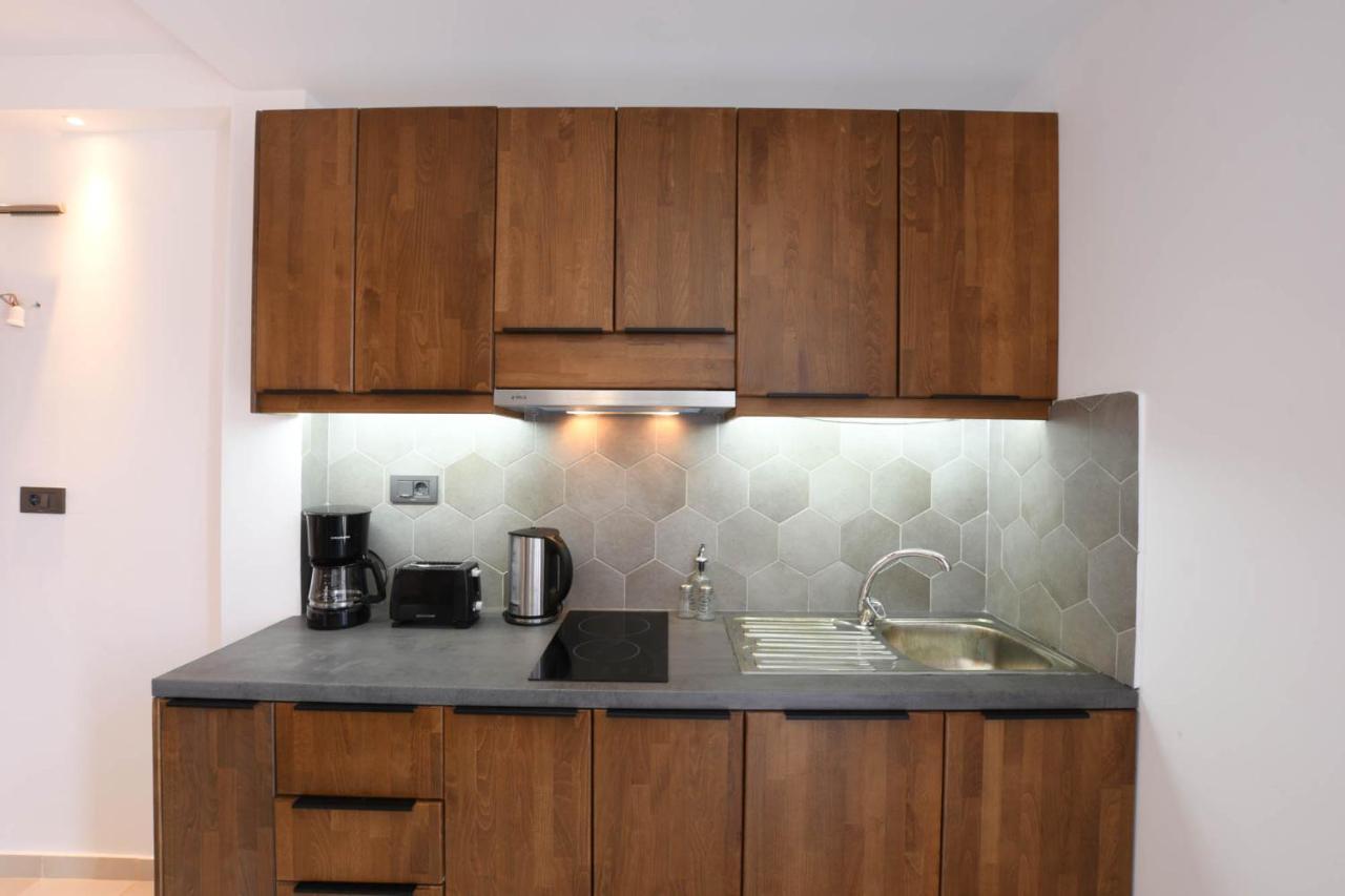 Orion Eco Suites Karteros Bagian luar foto